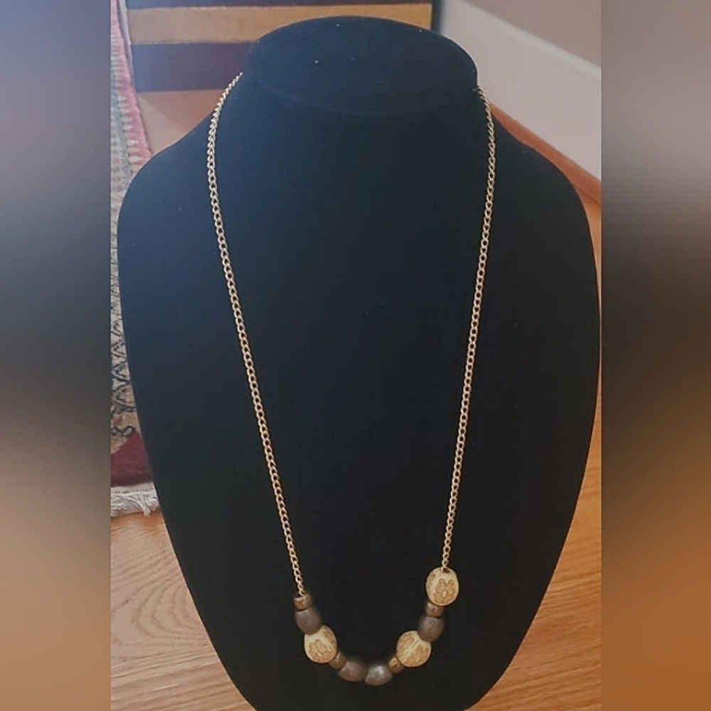 Large Oval Mesh Beaded Necklace. 🌴